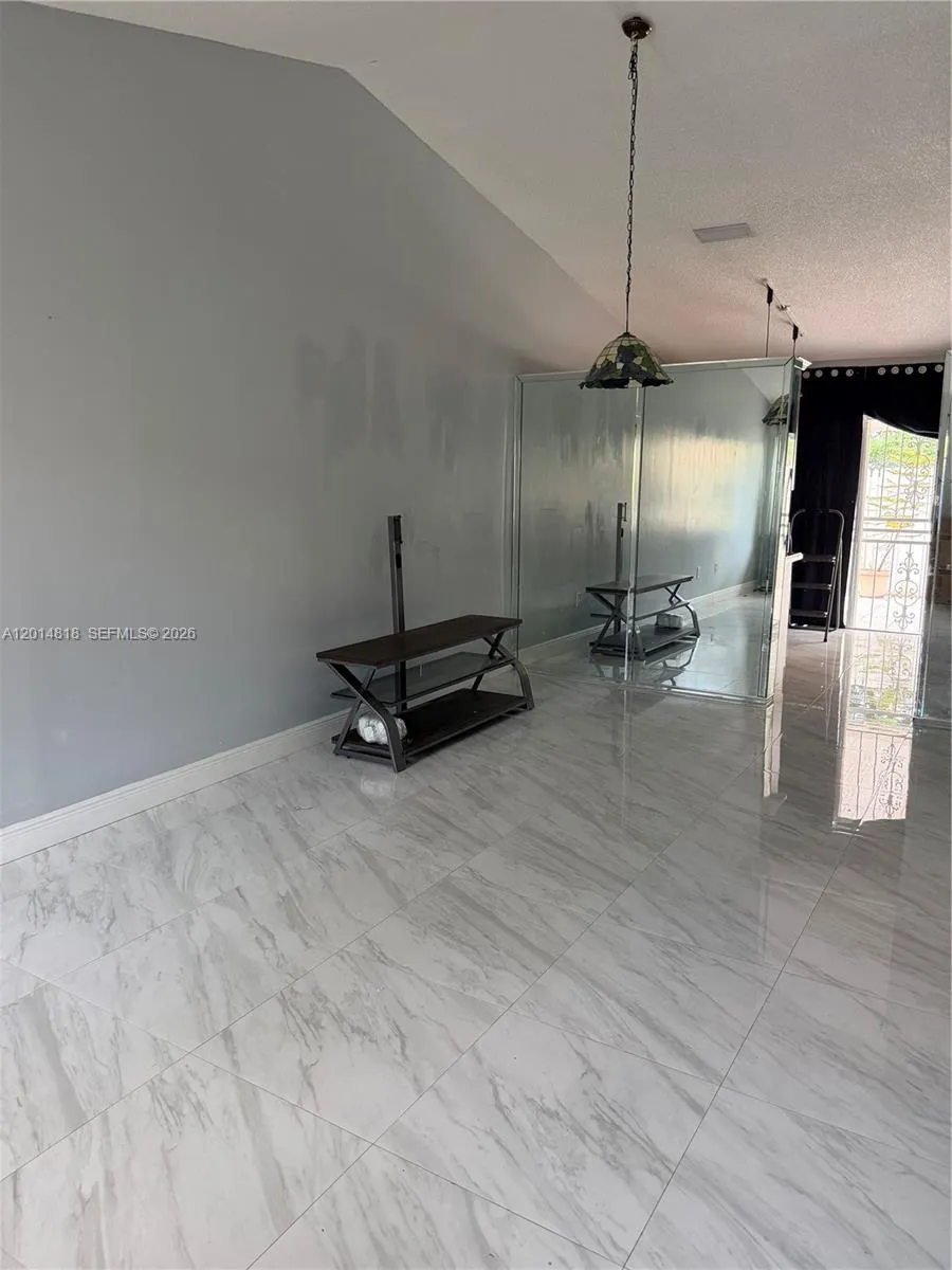 7101 W 24th Ave #14 Hialeah, FL 33016