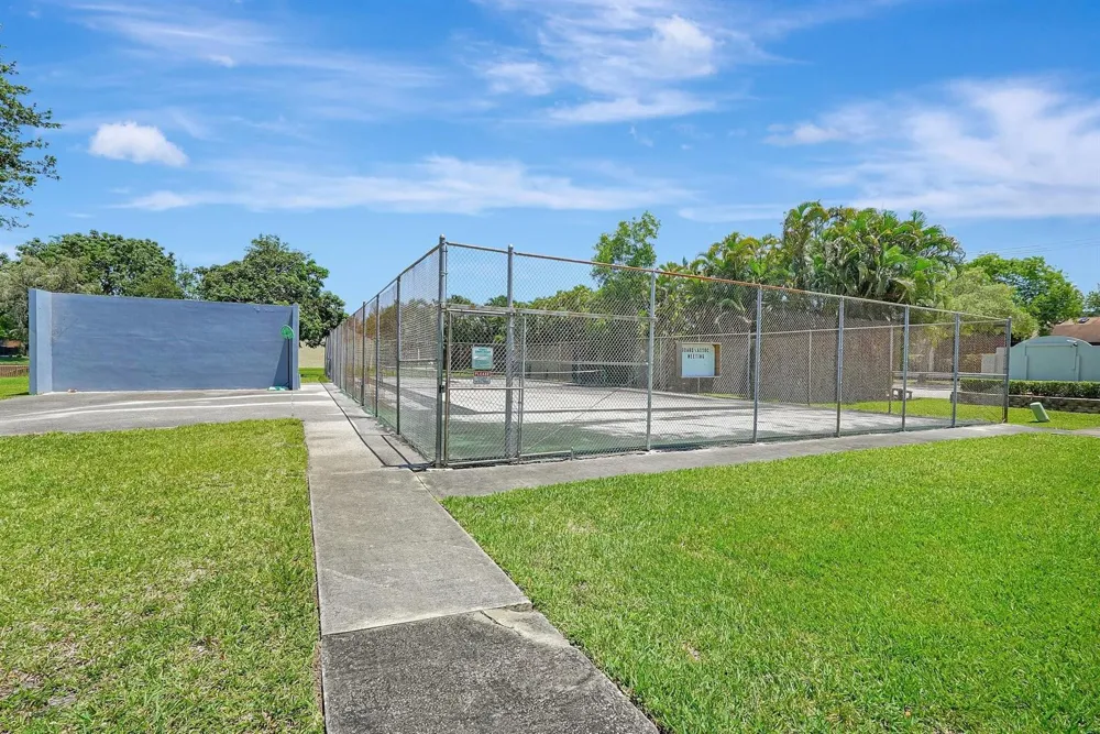 8630 BRIDLE PATH COURT #207 Davie, FL 33328