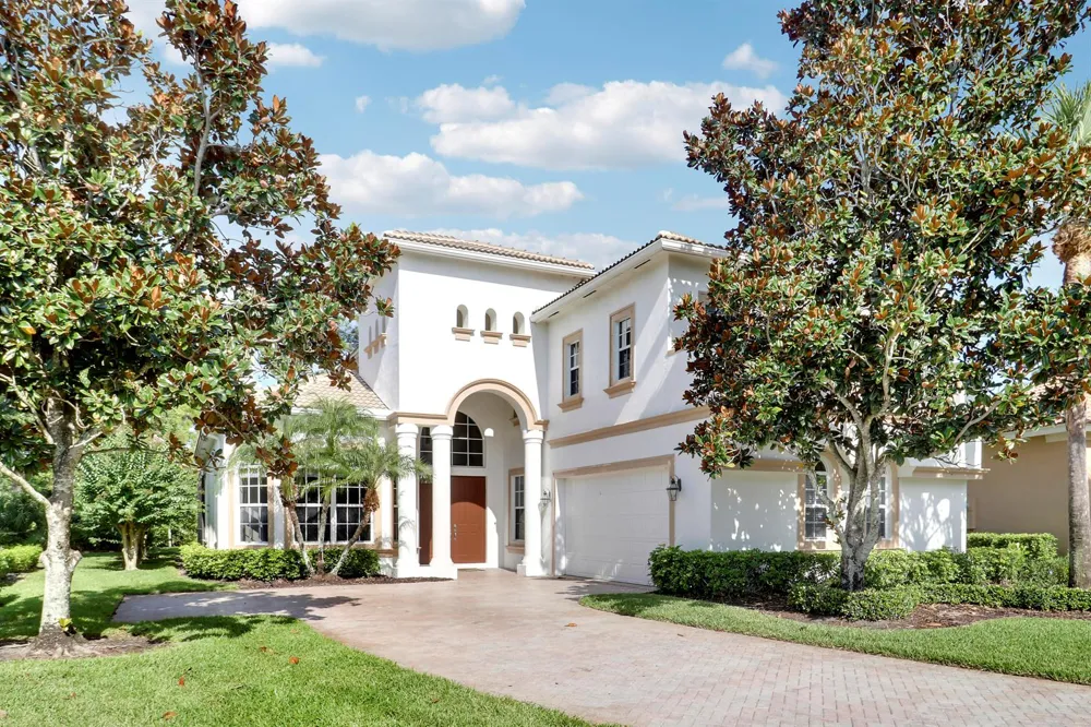 8605 Tompson Point Road Port St. Lucie, FL 34986
