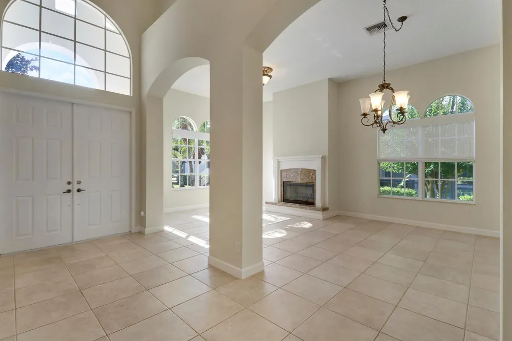 8605 Tompson Point Road Port St. Lucie, FL 34986