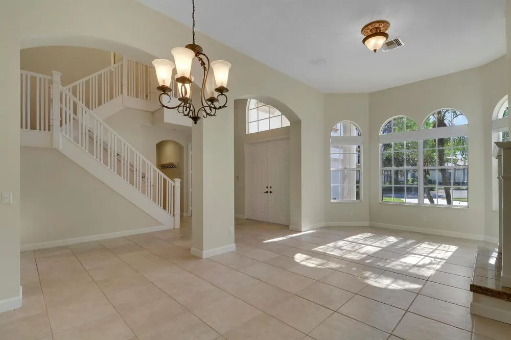 8605 Tompson Point Road Port St. Lucie, FL 34986