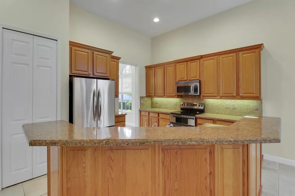 8605 Tompson Point Road Port St. Lucie, FL 34986