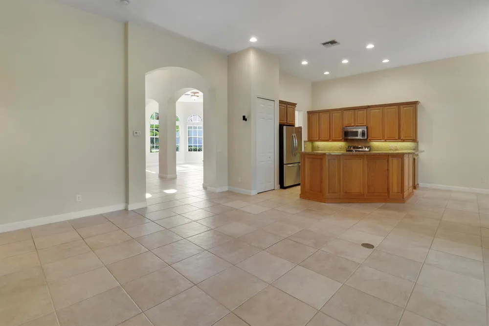 8605 Tompson Point Road Port St. Lucie, FL 34986