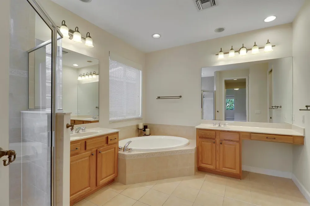 8605 Tompson Point Road Port St. Lucie, FL 34986