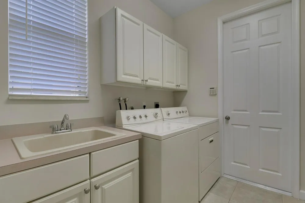 8605 Tompson Point Road Port St. Lucie, FL 34986