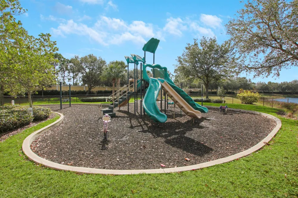 8605 Tompson Point Road Port St. Lucie, FL 34986