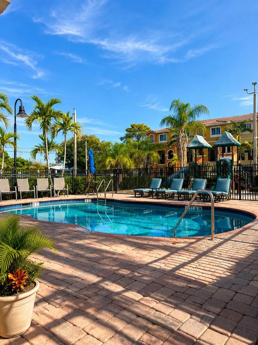 111 NW 2ND AVENUE #10 Hallandale Beach, FL 33009