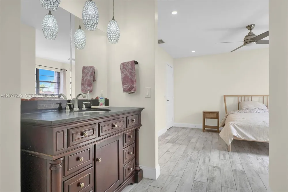 6538 NW 170th Ter Hialeah, FL 33015