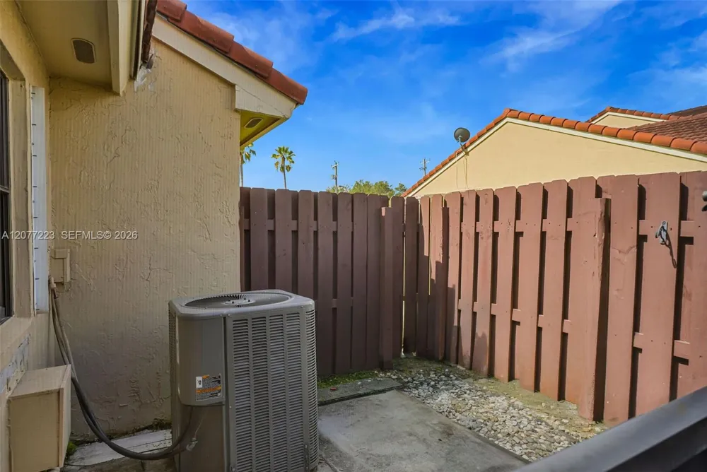 6538 NW 170th Ter Hialeah, FL 33015
