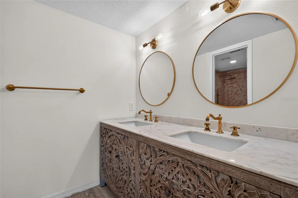 204 3RD STREET W #103 Bradenton, FL 34205