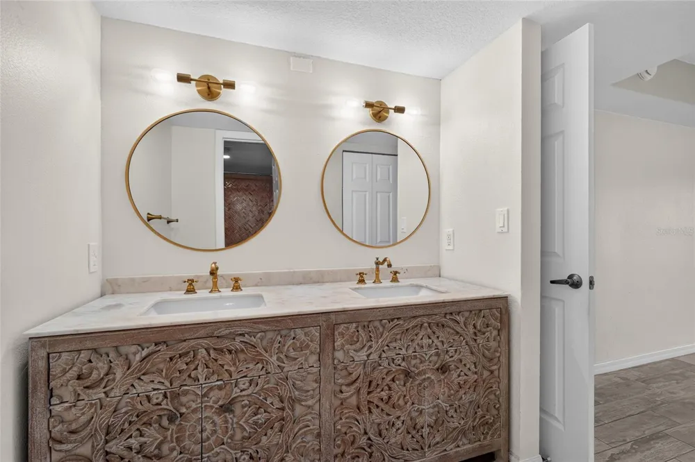 204 3RD STREET W #103 Bradenton, FL 34205