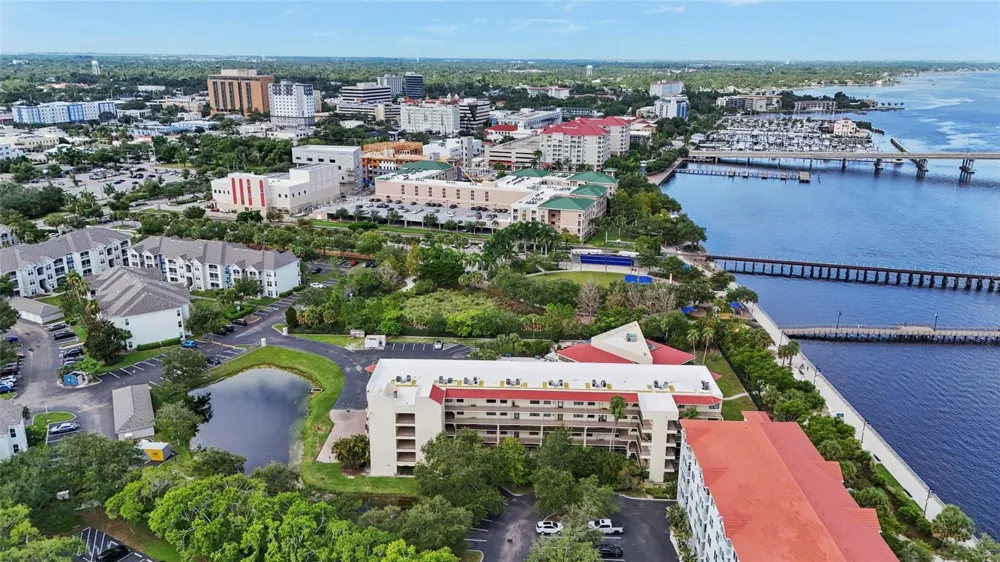 204 3RD STREET W #103 Bradenton, FL 34205