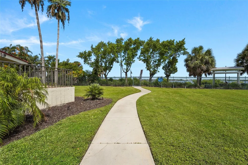 204 3RD STREET W #103 Bradenton, FL 34205