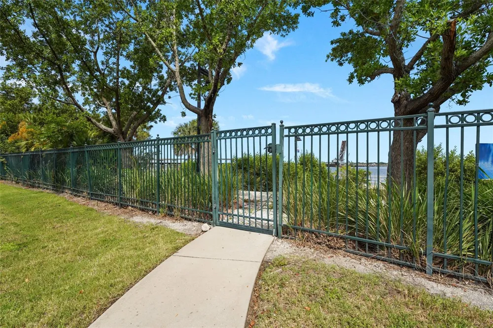 204 3RD STREET W #103 Bradenton, FL 34205