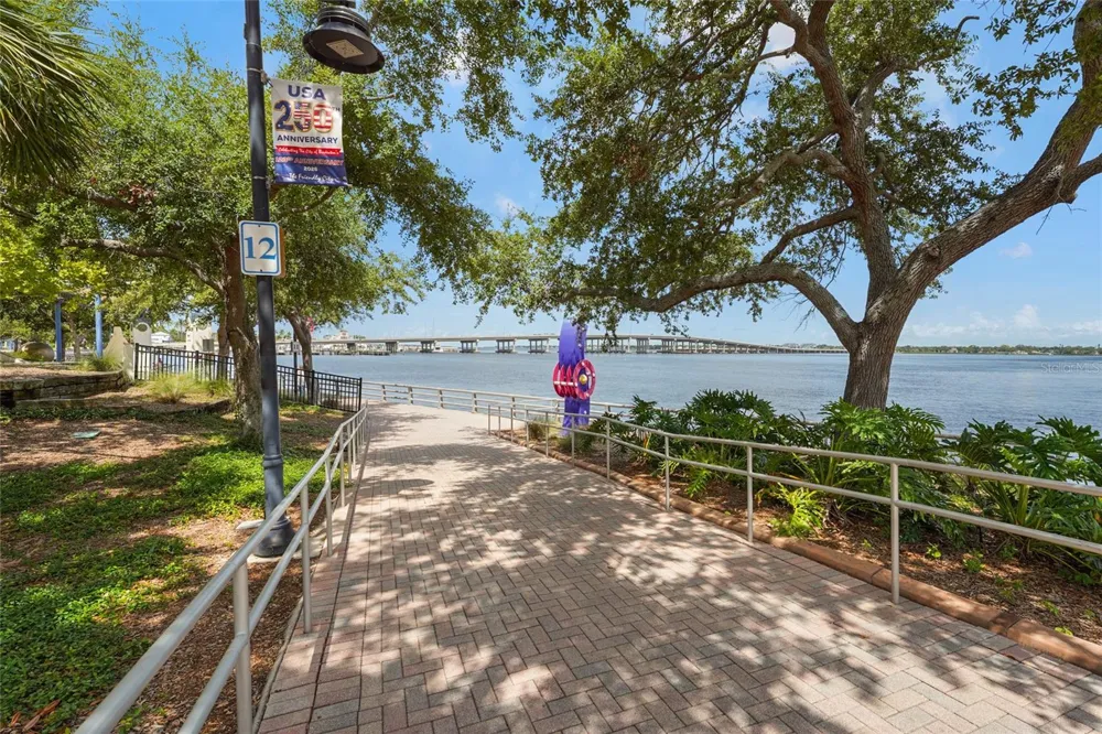 204 3RD STREET W #103 Bradenton, FL 34205