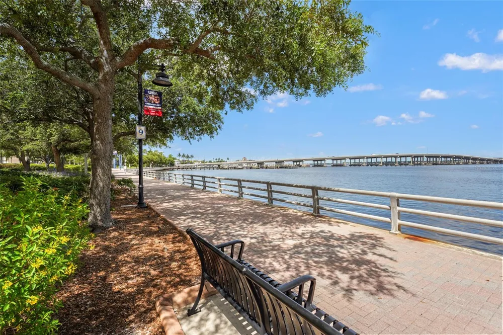 204 3RD STREET W #103 Bradenton, FL 34205