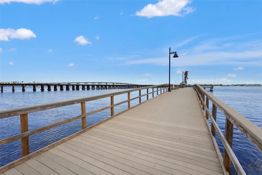 204 3RD STREET W #103 Bradenton, FL 34205