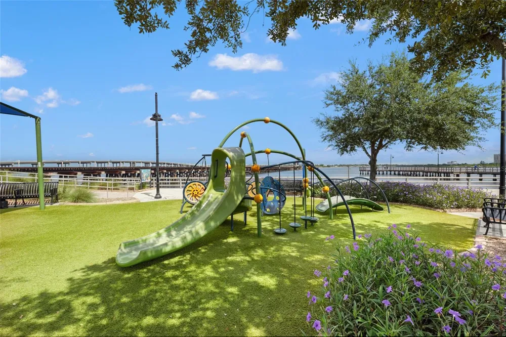 204 3RD STREET W #103 Bradenton, FL 34205