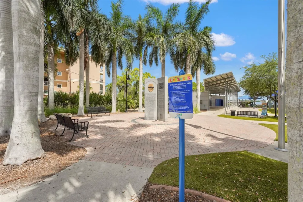 204 3RD STREET W #103 Bradenton, FL 34205