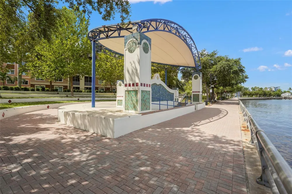 204 3RD STREET W #103 Bradenton, FL 34205