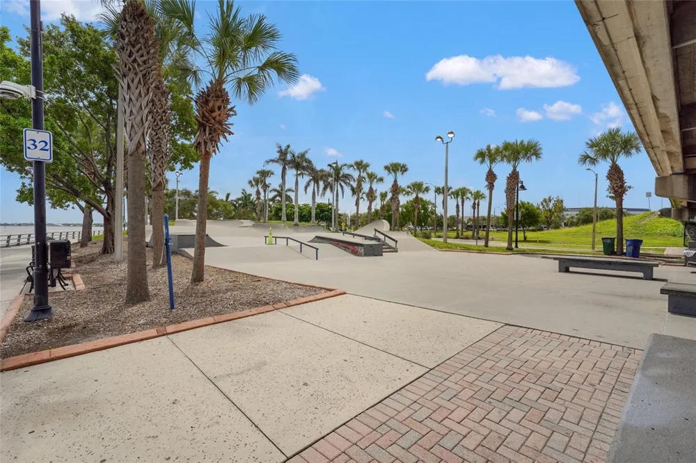 204 3RD STREET W #103 Bradenton, FL 34205