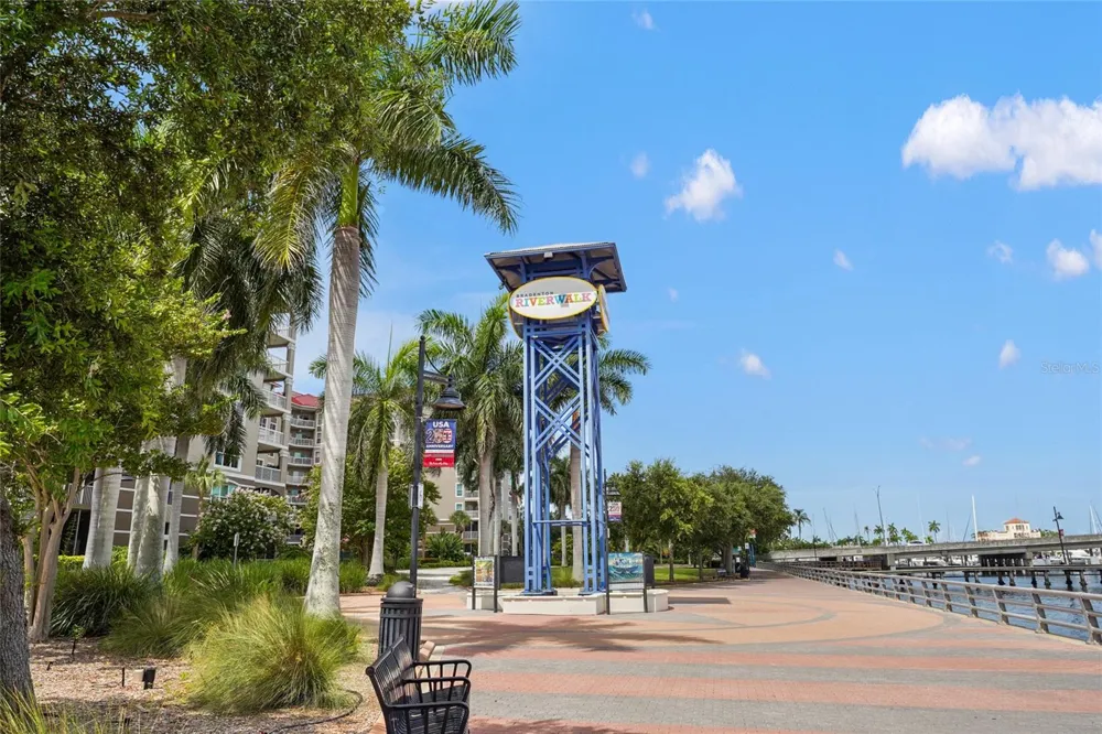 204 3RD STREET W #103 Bradenton, FL 34205
