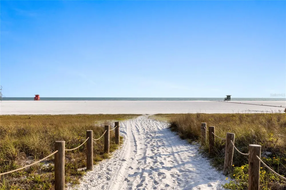 204 3RD STREET W #103 Bradenton, FL 34205