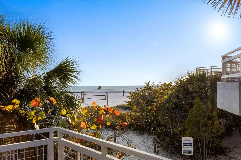 204 3RD STREET W #103 Bradenton, FL 34205