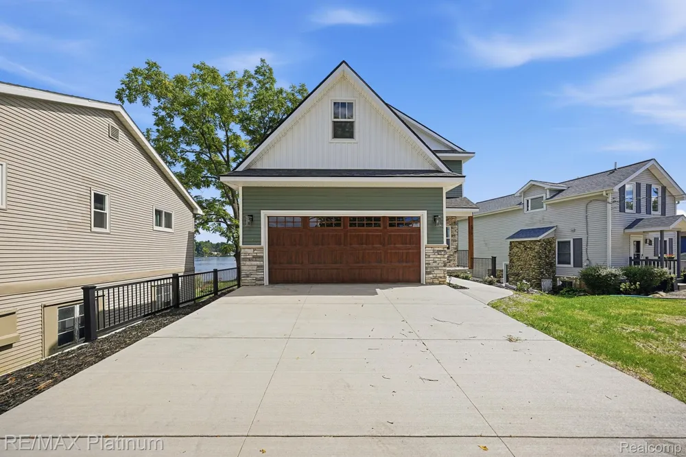 4075 Highcrest Drive Genoa Township, MI 48116