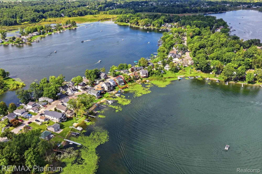 4075 Highcrest Drive Genoa Township, MI 48116