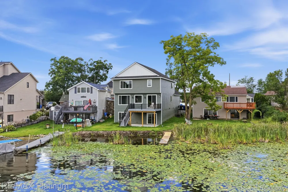 4075 Highcrest Drive Genoa Township, MI 48116