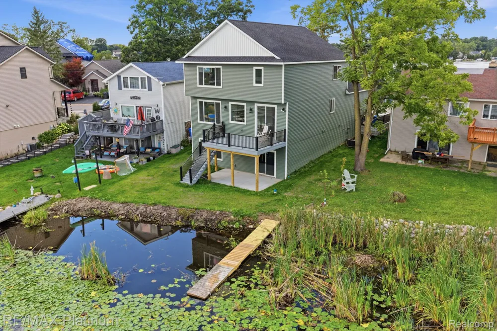 4075 Highcrest Drive Genoa Township, MI 48116