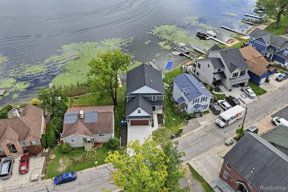 4075 Highcrest Drive Genoa Township, MI 48116