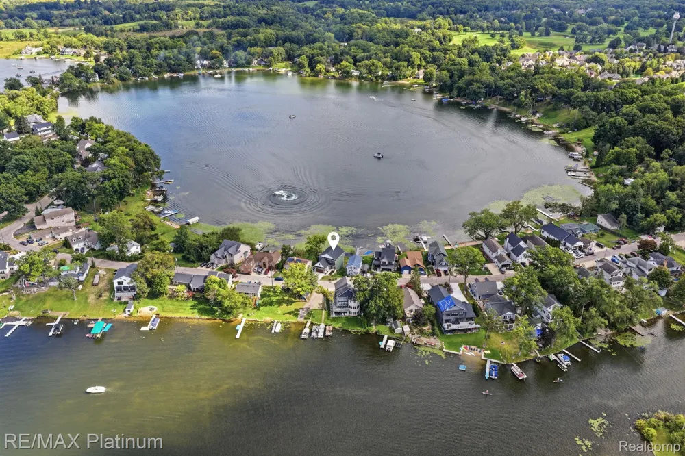 4075 Highcrest Drive Genoa Township, MI 48116