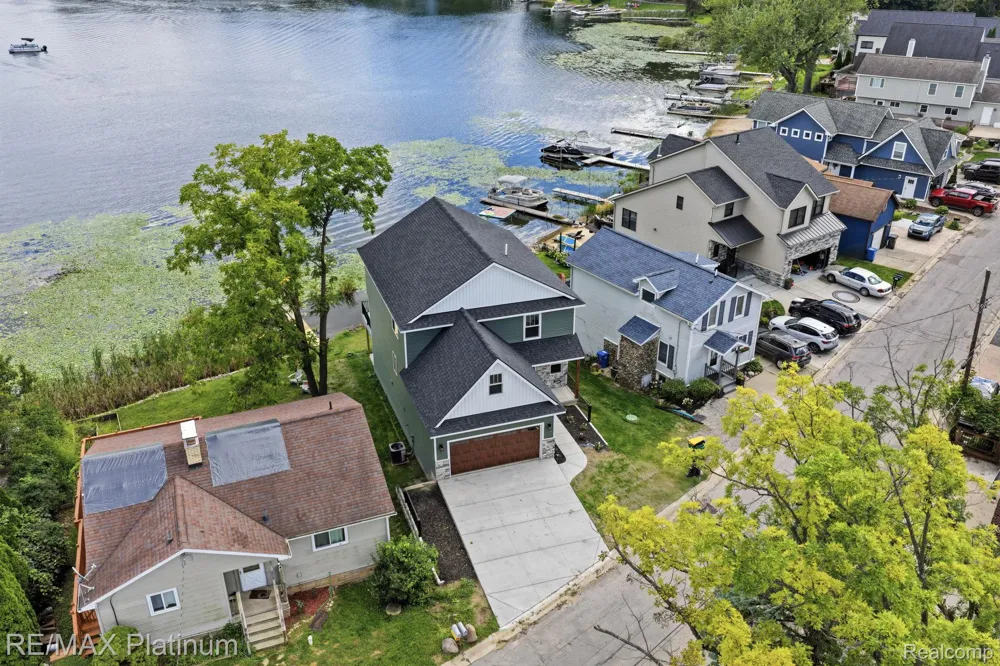 4075 Highcrest Drive Genoa Township, MI 48116