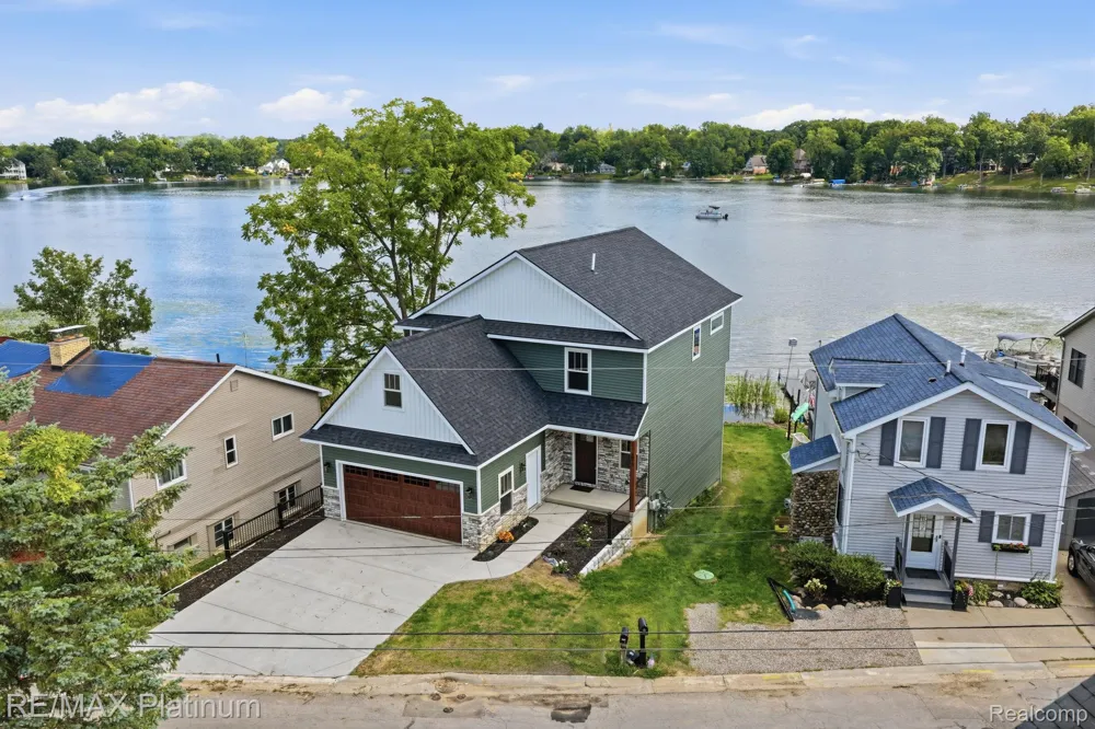 4075 Highcrest Drive Genoa Township, MI 48116