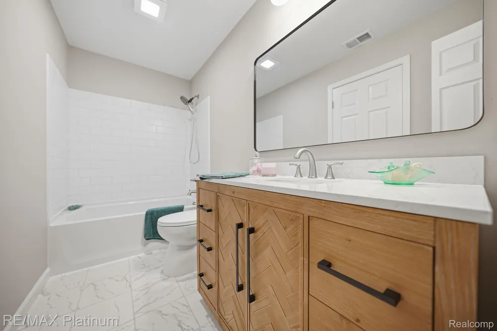 4075 Highcrest Drive Genoa Township, MI 48116