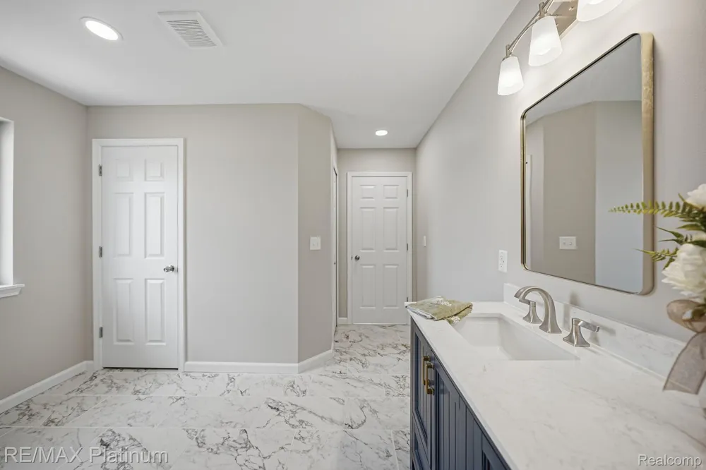 4075 Highcrest Drive Genoa Township, MI 48116