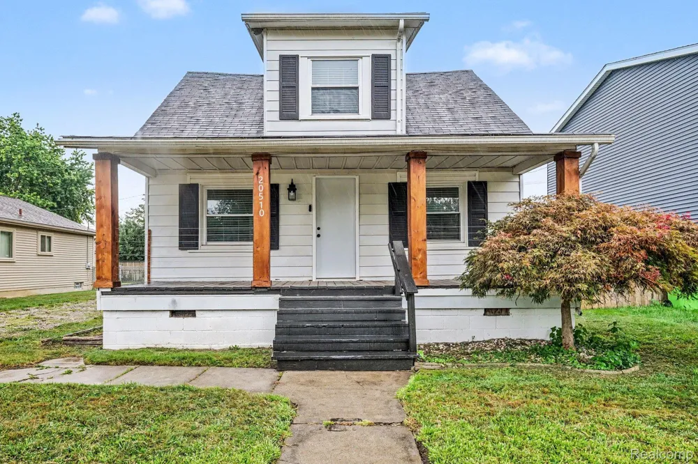 20510 Broadacres Street Clinton Charter Township, MI 48035