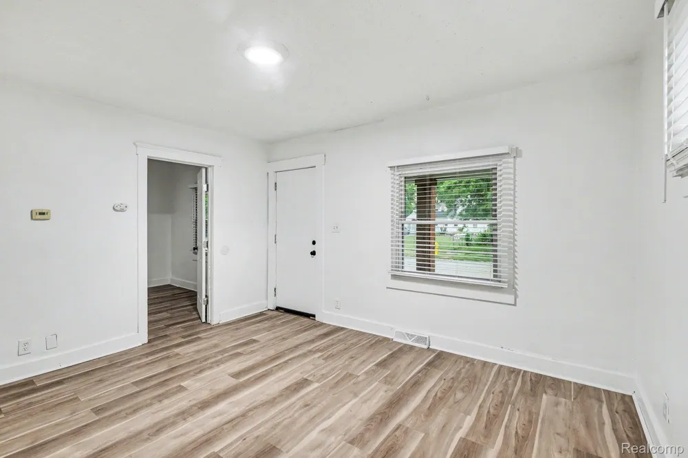 20510 Broadacres Street Clinton Charter Township, MI 48035