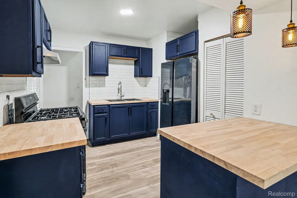 20510 Broadacres Street Clinton Charter Township, MI 48035