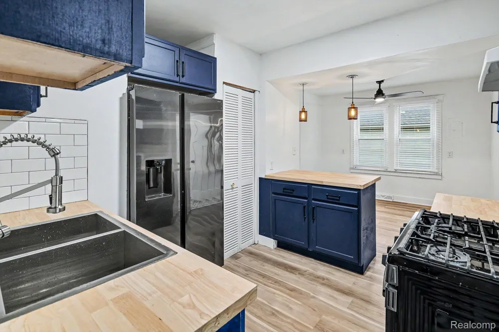 20510 Broadacres Street Clinton Charter Township, MI 48035