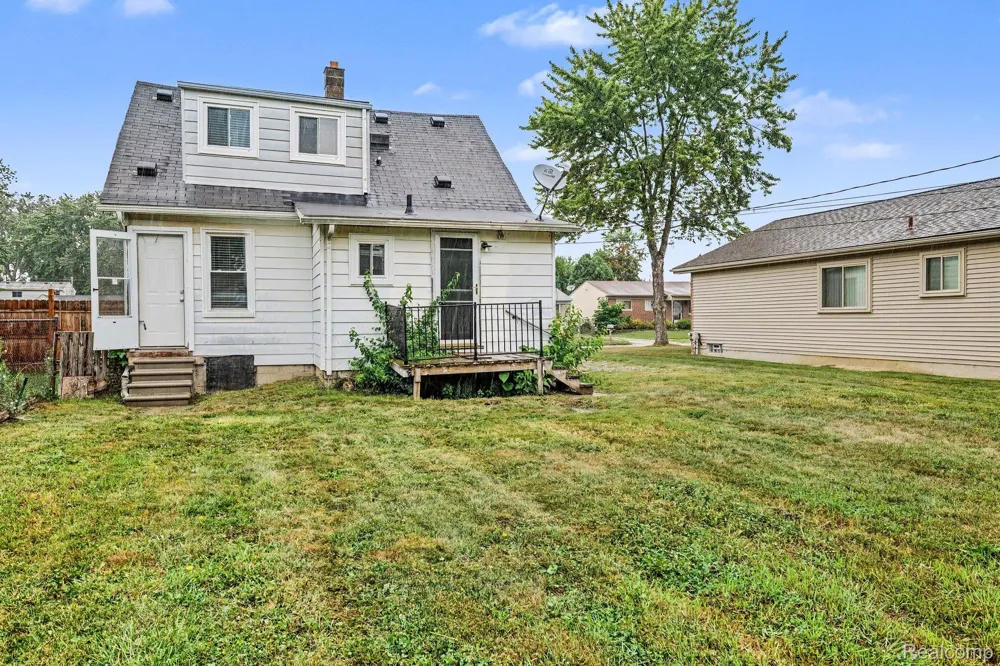 20510 Broadacres Street Clinton Charter Township, MI 48035
