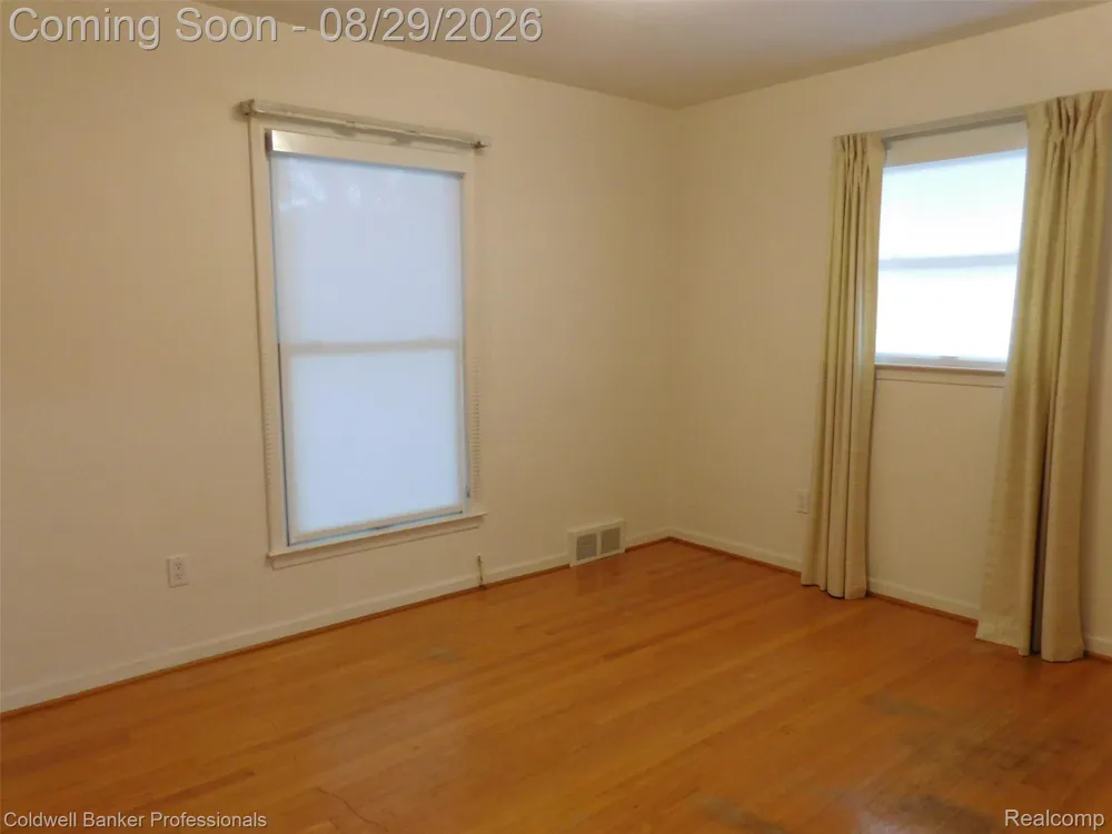 1527 Hazel Birmingham City, MI 48009