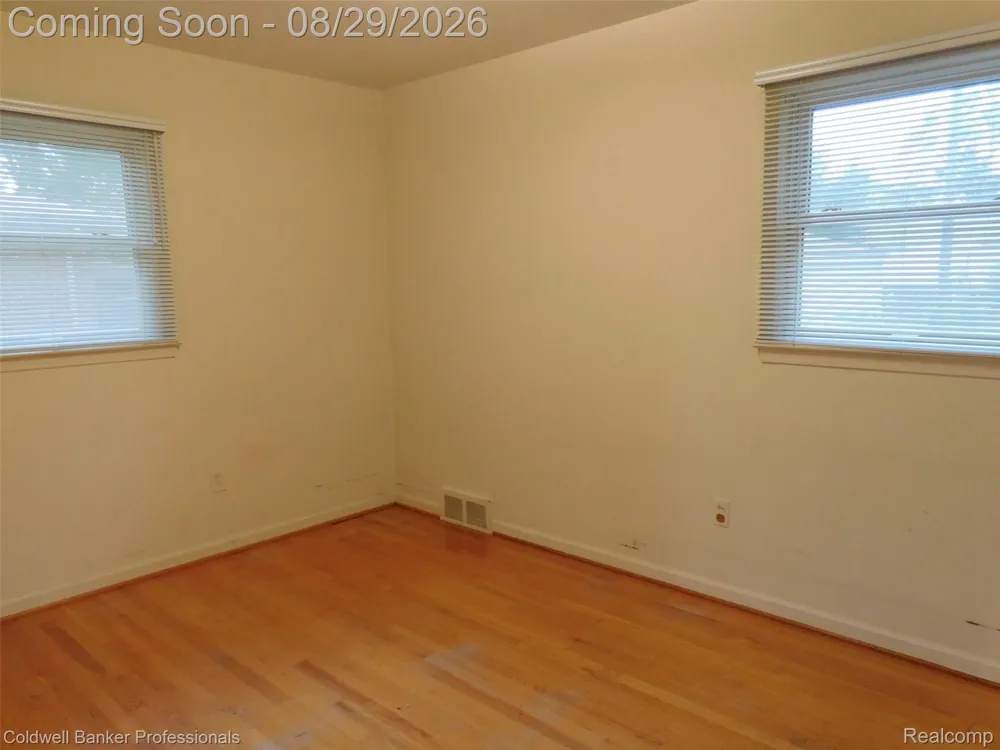 1527 Hazel Birmingham City, MI 48009