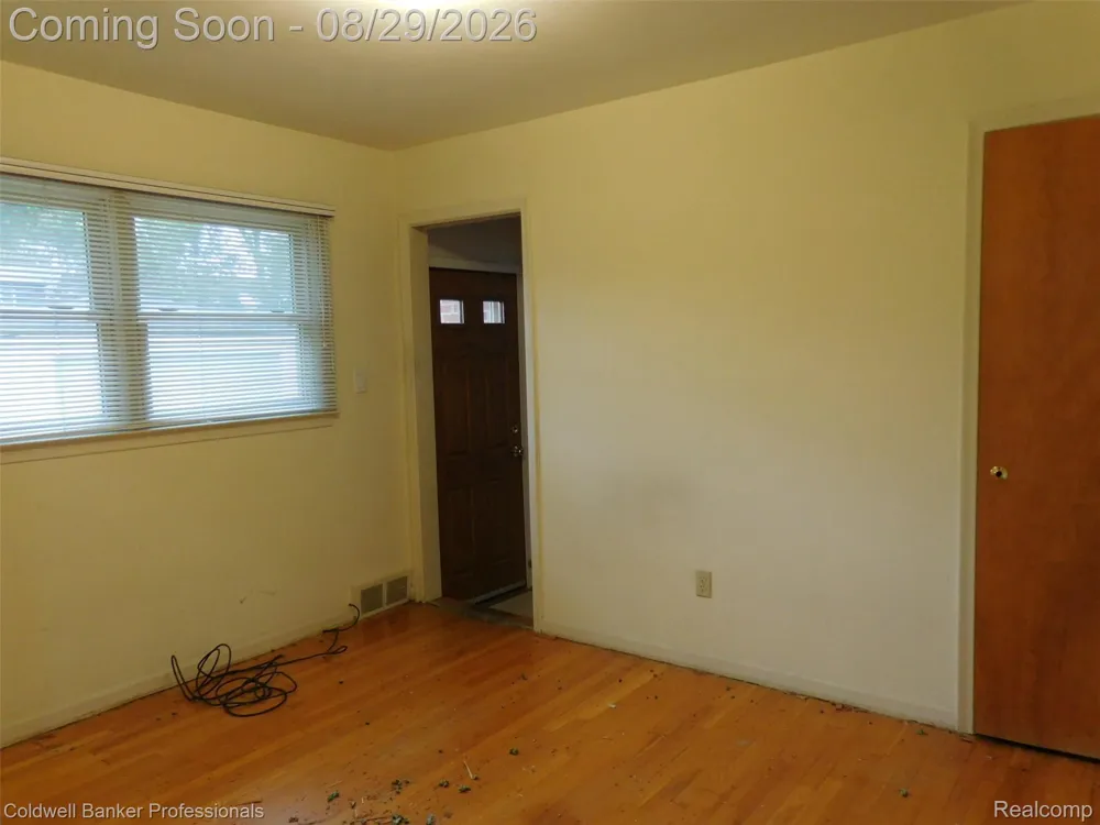 1527 Hazel Birmingham City, MI 48009