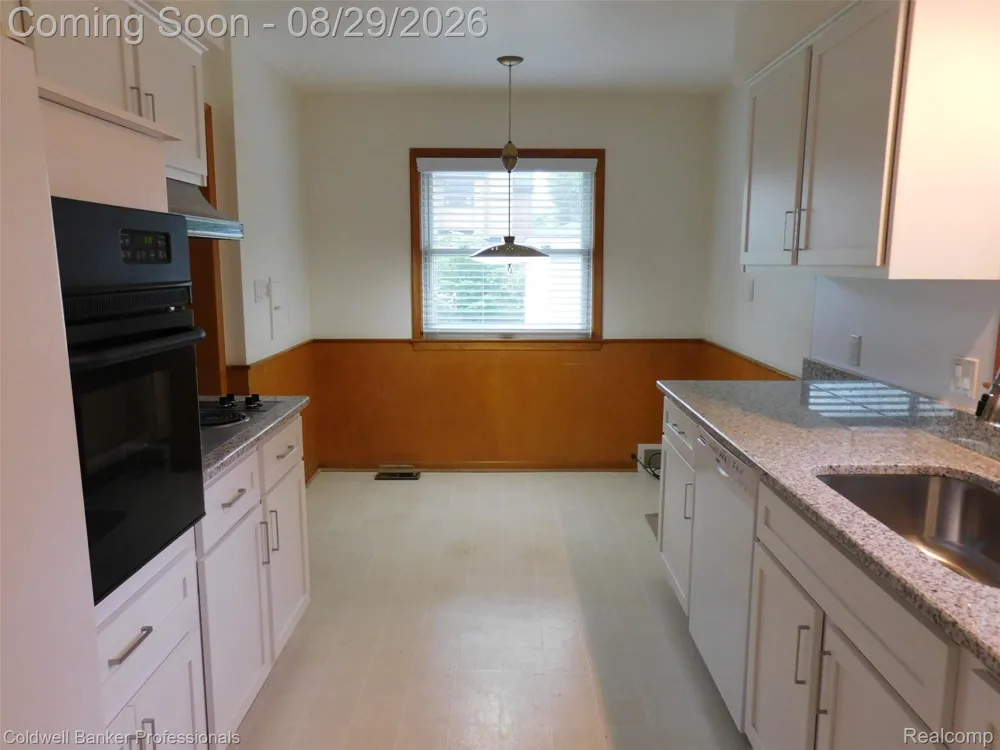 1527 Hazel Birmingham City, MI 48009