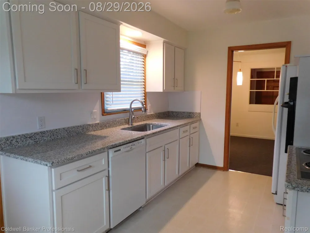 1527 Hazel Birmingham City, MI 48009