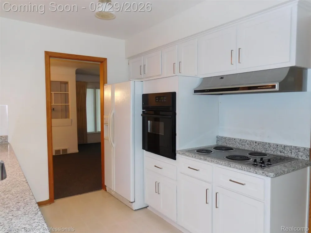 1527 Hazel Birmingham City, MI 48009