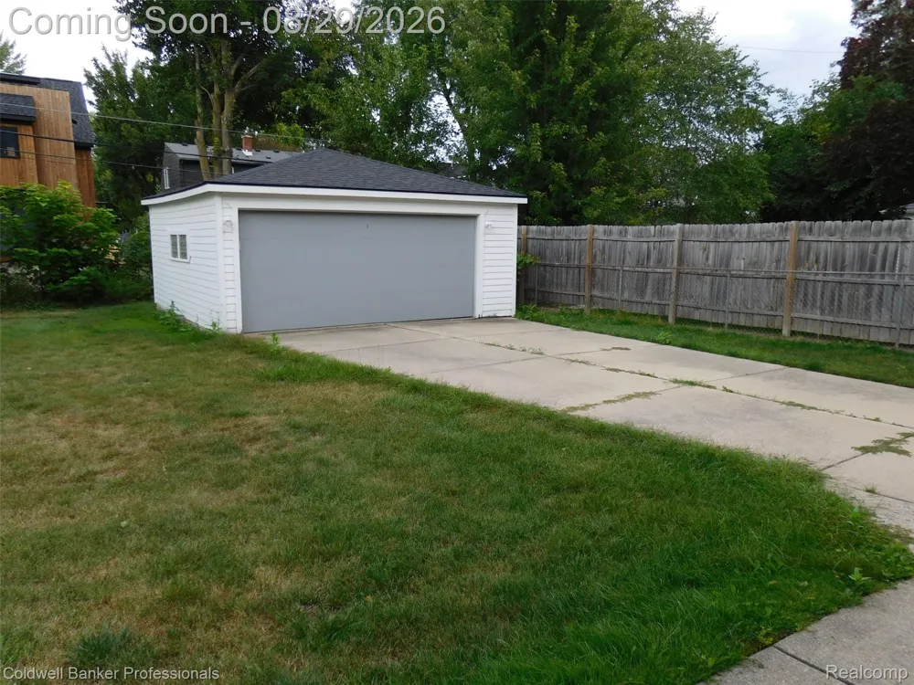 1527 Hazel Birmingham City, MI 48009